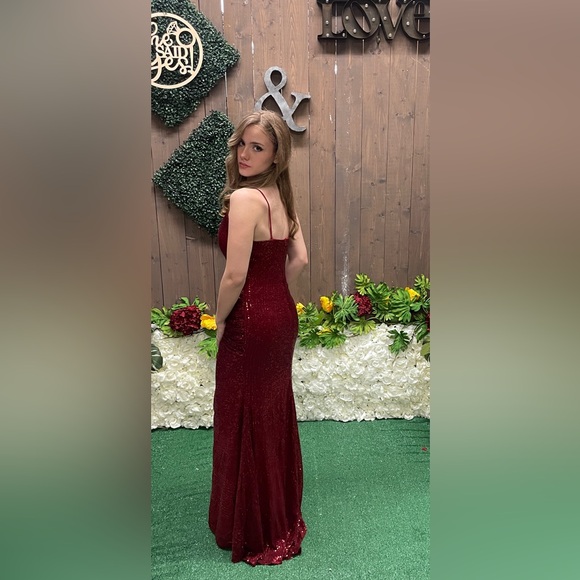 Sexy red gown - Picture 3 of 4